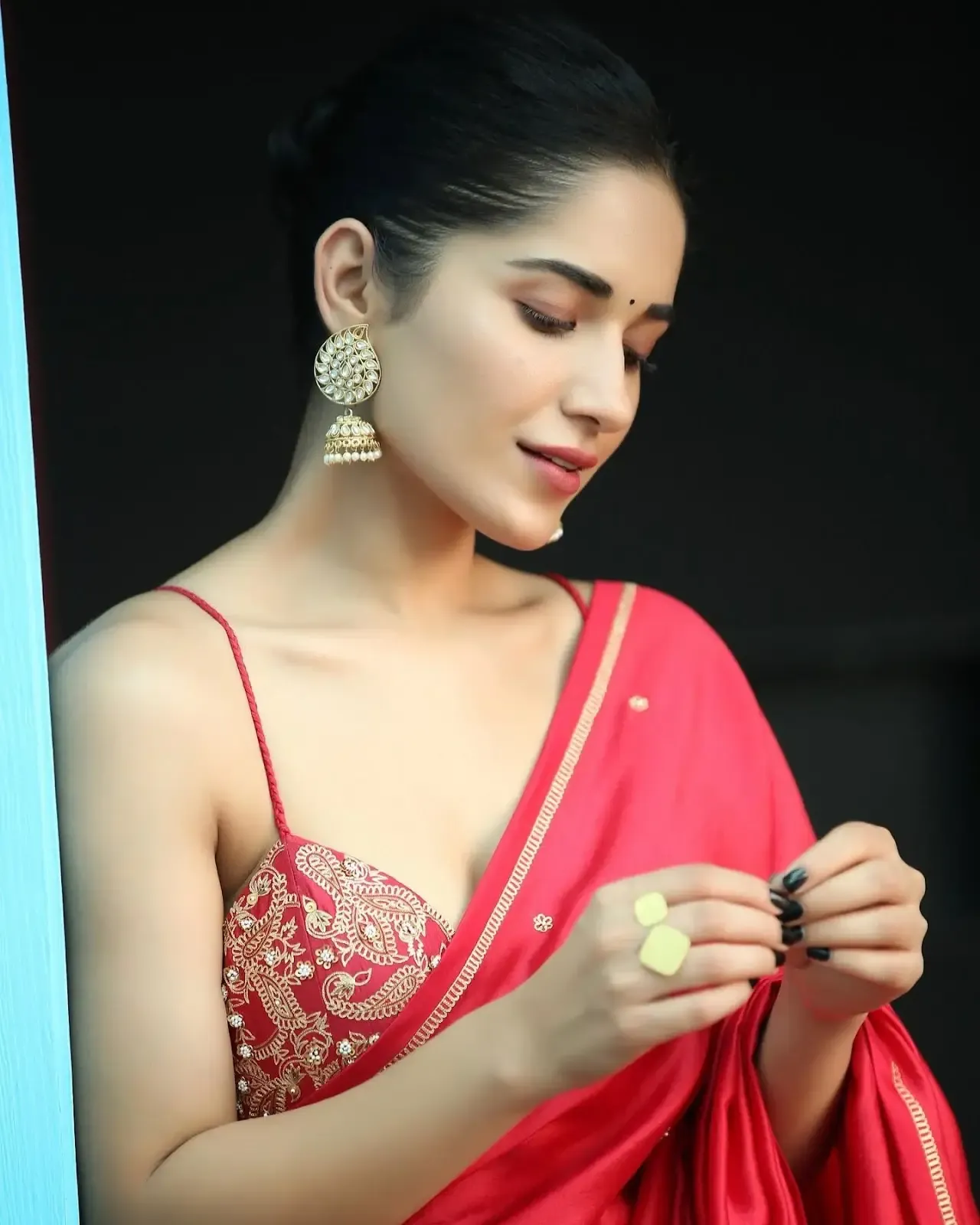 INDIAN ACTRESS RUHANI SHARMA IMAGES IN SLEEVELESS RED SAREE 5